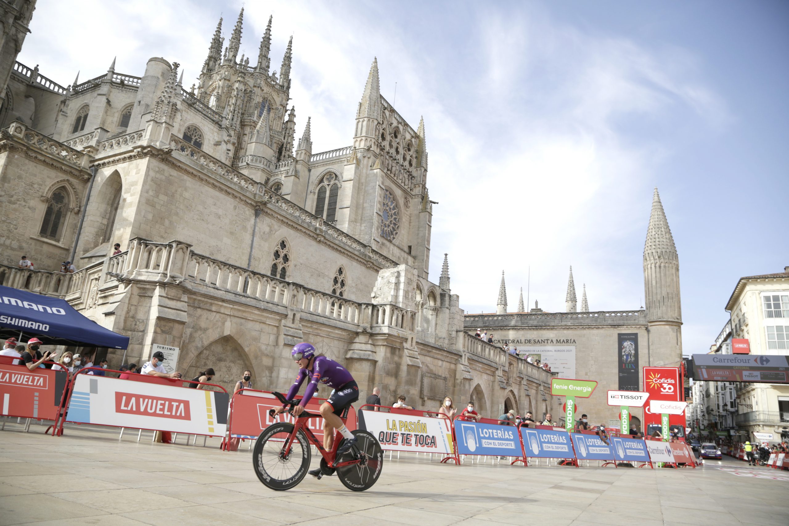 El Burgos BH abre La Vuelta desde la Catedral de Burgos